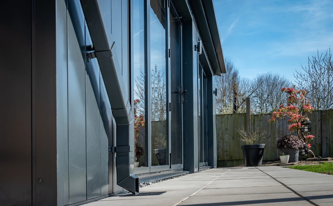 Cheshire home mono pitch extension using Vertix EasySeam Roof and Wall System